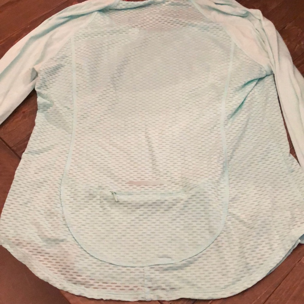 Running top - vented - Picture 2 of 3